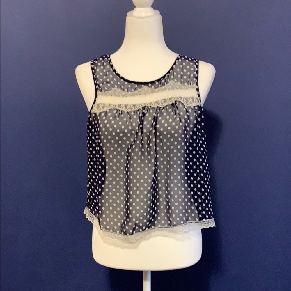 Iris basic polka dots women’s blouse. Size M.